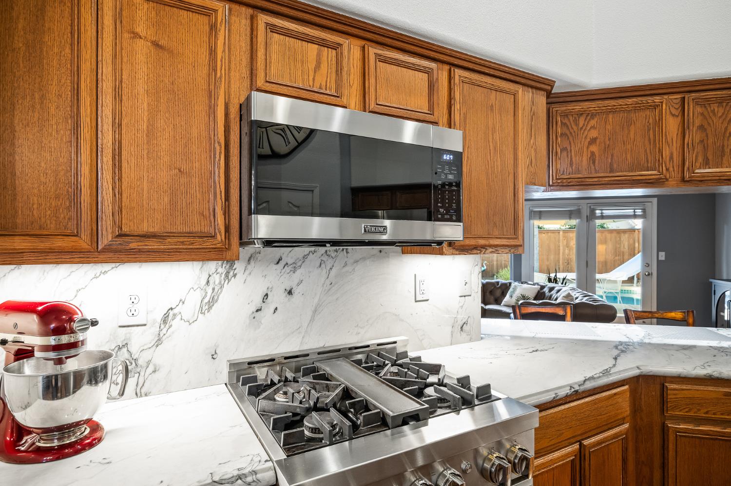 161 Sunset Street Kingsburg, CA 93631 - Photo 14 of 57 a kitchen with a stove and a microwave