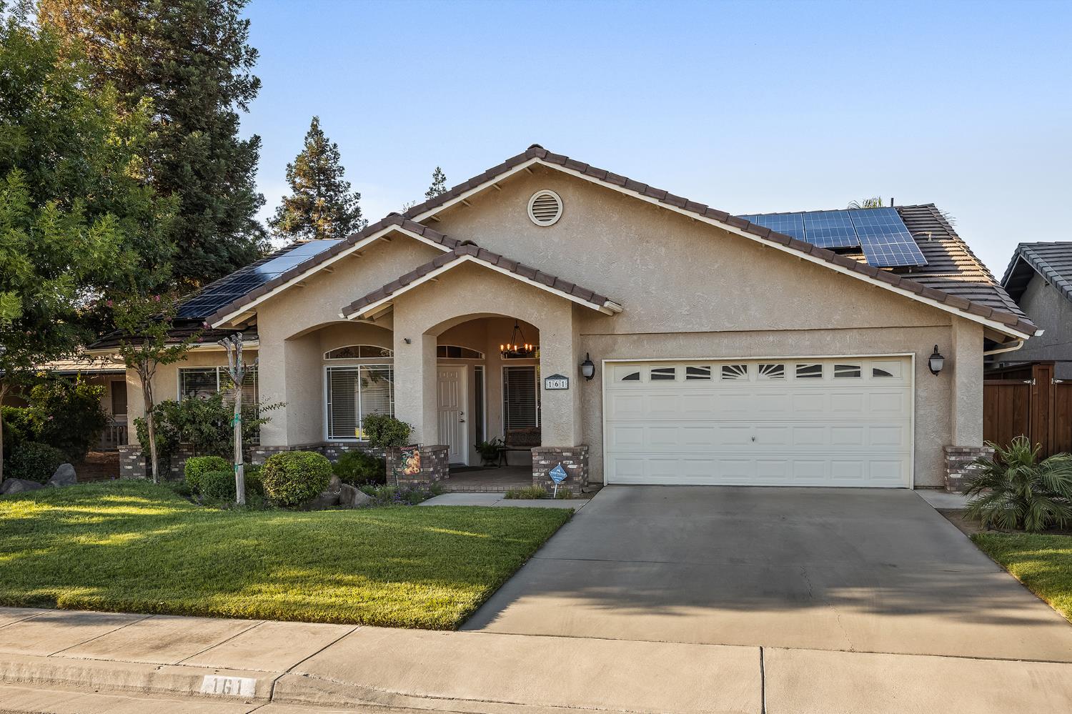 161 Sunset Street Kingsburg, CA 93631 - Photo 55 of 57 a front view of a house with a yard and garage