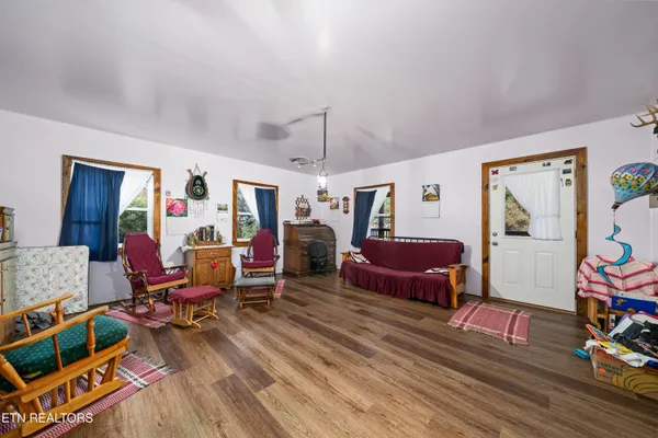 $500,000 | 107 Cherry Street, Deer Lodge, TN 37726