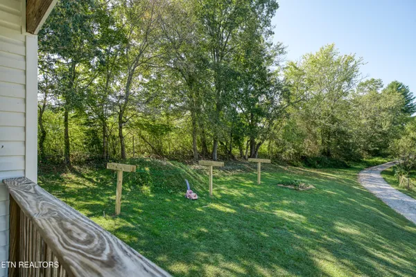 $500,000 | 107 Cherry Street, Deer Lodge, TN 37726