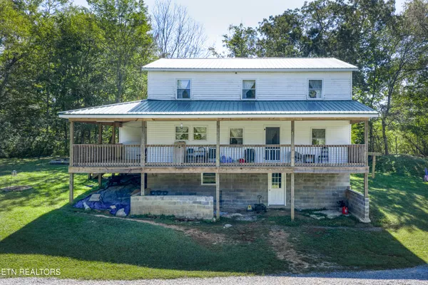 $500,000 | 107 Cherry Street, Deer Lodge, TN 37726