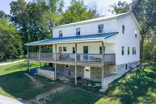 $500,000 | 107 Cherry Street, Deer Lodge, TN 37726