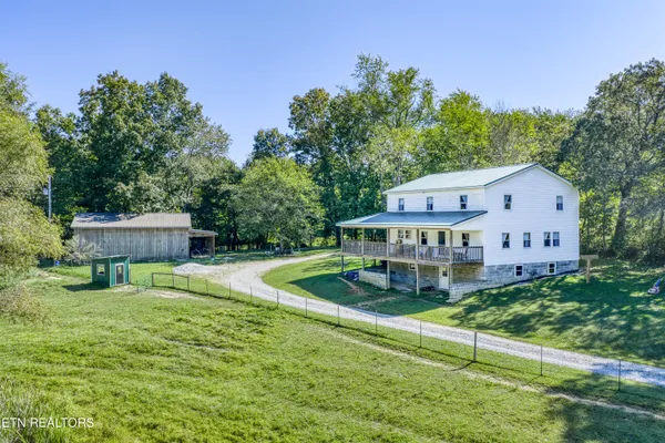 $500,000 | 107 Cherry Street, Deer Lodge, TN 37726