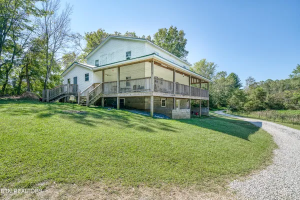 $500,000 | 107 Cherry Street, Deer Lodge, TN 37726