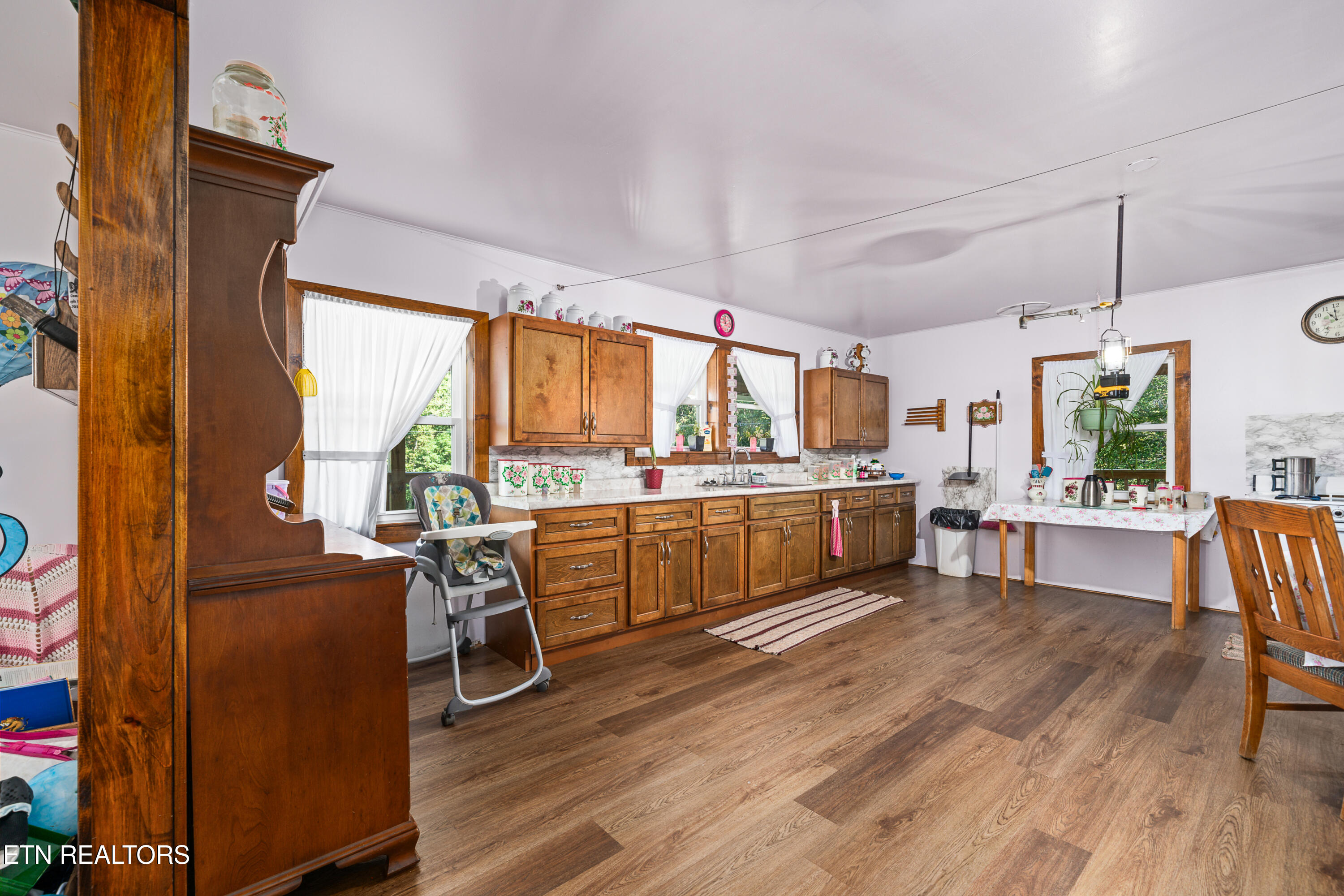 107 Cherry Street Deer Lodge, TN 37726 - Photo 7 of 60 7