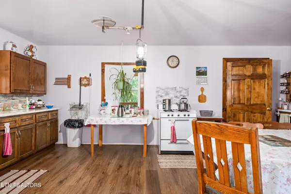 $500,000 | 107 Cherry Street, Deer Lodge, TN 37726