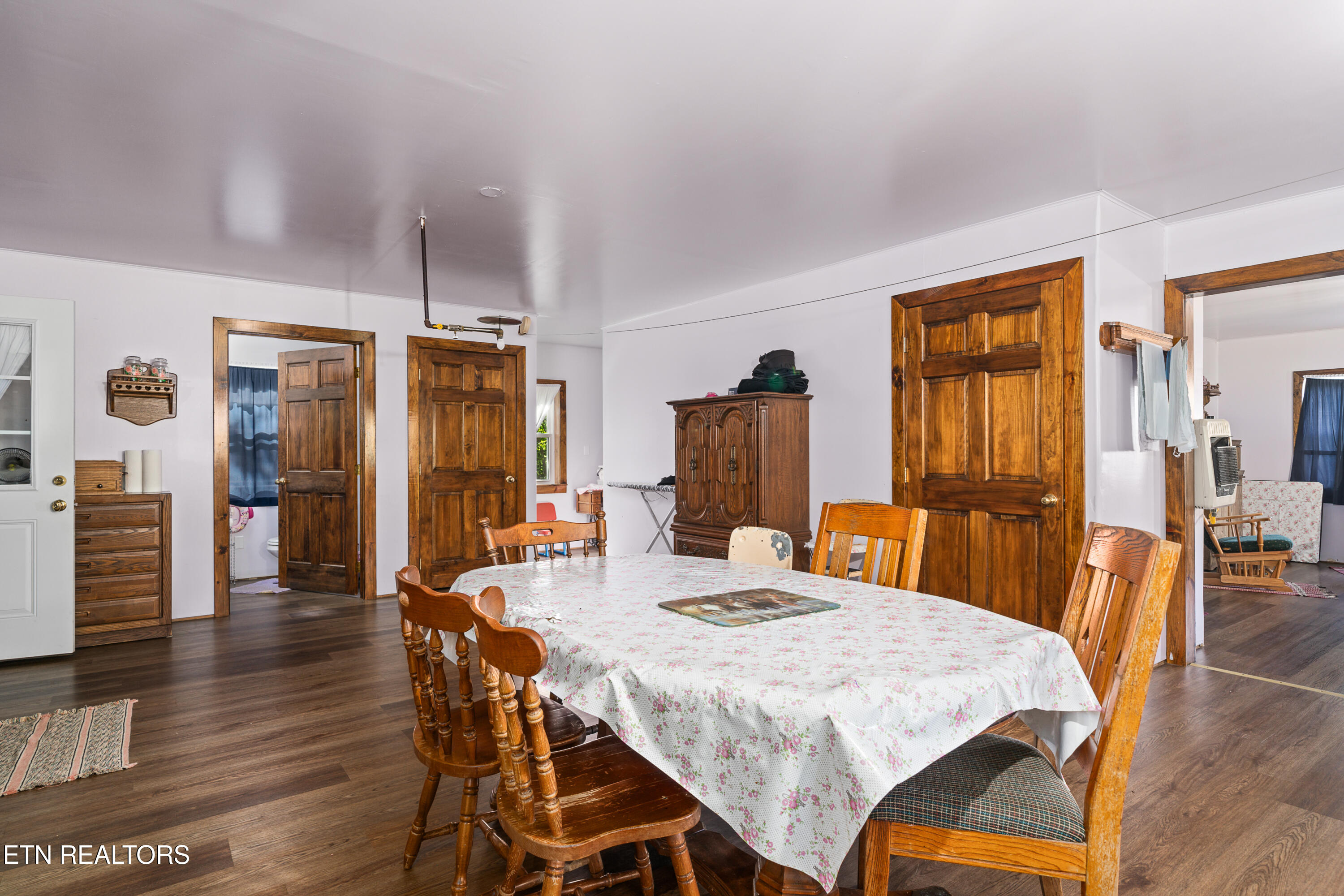 107 Cherry Street Deer Lodge, TN 37726 - Photo 10 of 60 10