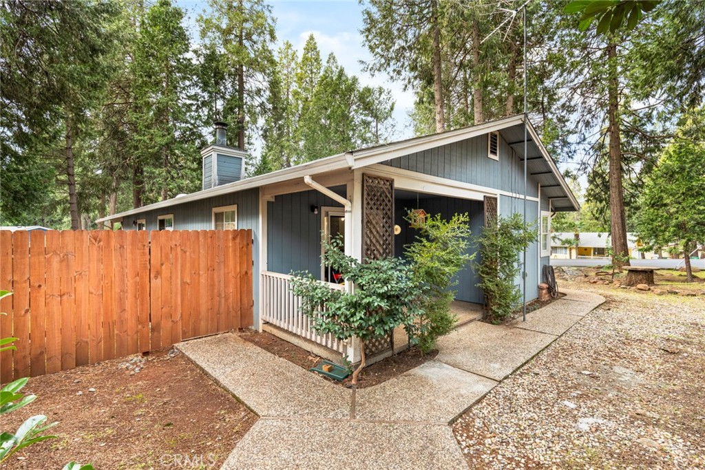 14366 Carnegie Road Magalia, CA 95954 - Photo 20 of 28 a front view of a house with garden