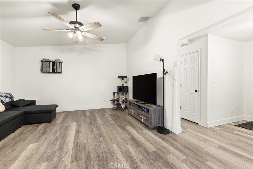 14366 Carnegie Road Magalia, CA 95954 - Photo 3 of 28 a living room with furniture and a flat screen tv