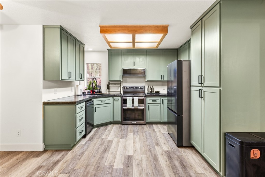 14366 Carnegie Road Magalia, CA 95954 - Photo 8 of 28 a kitchen with granite countertop a refrigerator stove top oven and sink