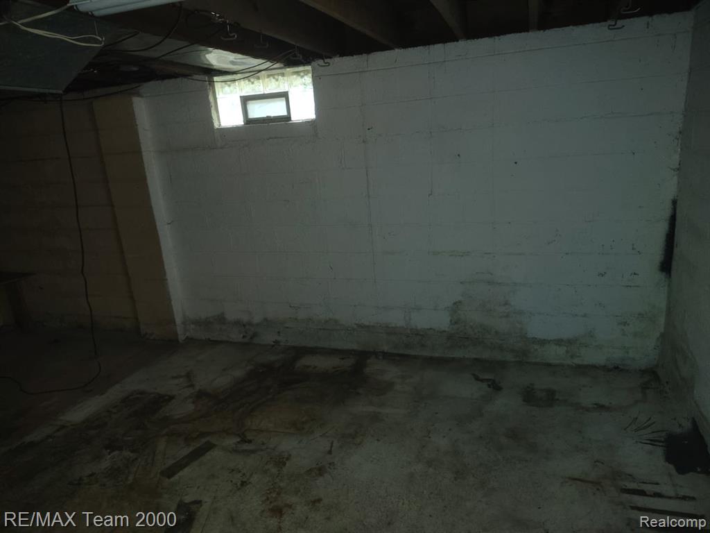 24806 Frisbee Street Detroit, MI 48219 - Photo 32 of 34