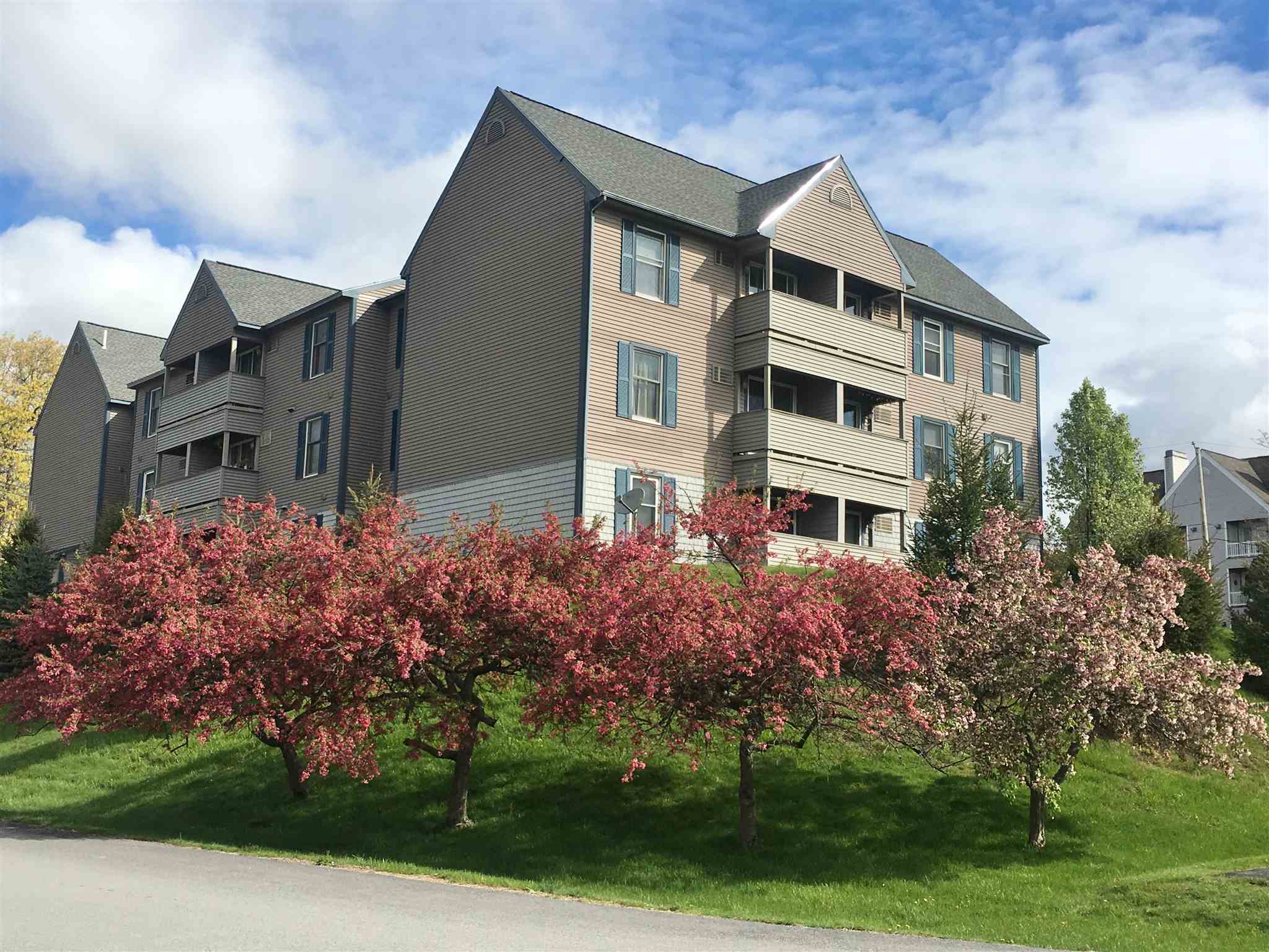 101 Eastern Avenue, Unit 303 Manchester, NH 03104 - Photo 4 of 40