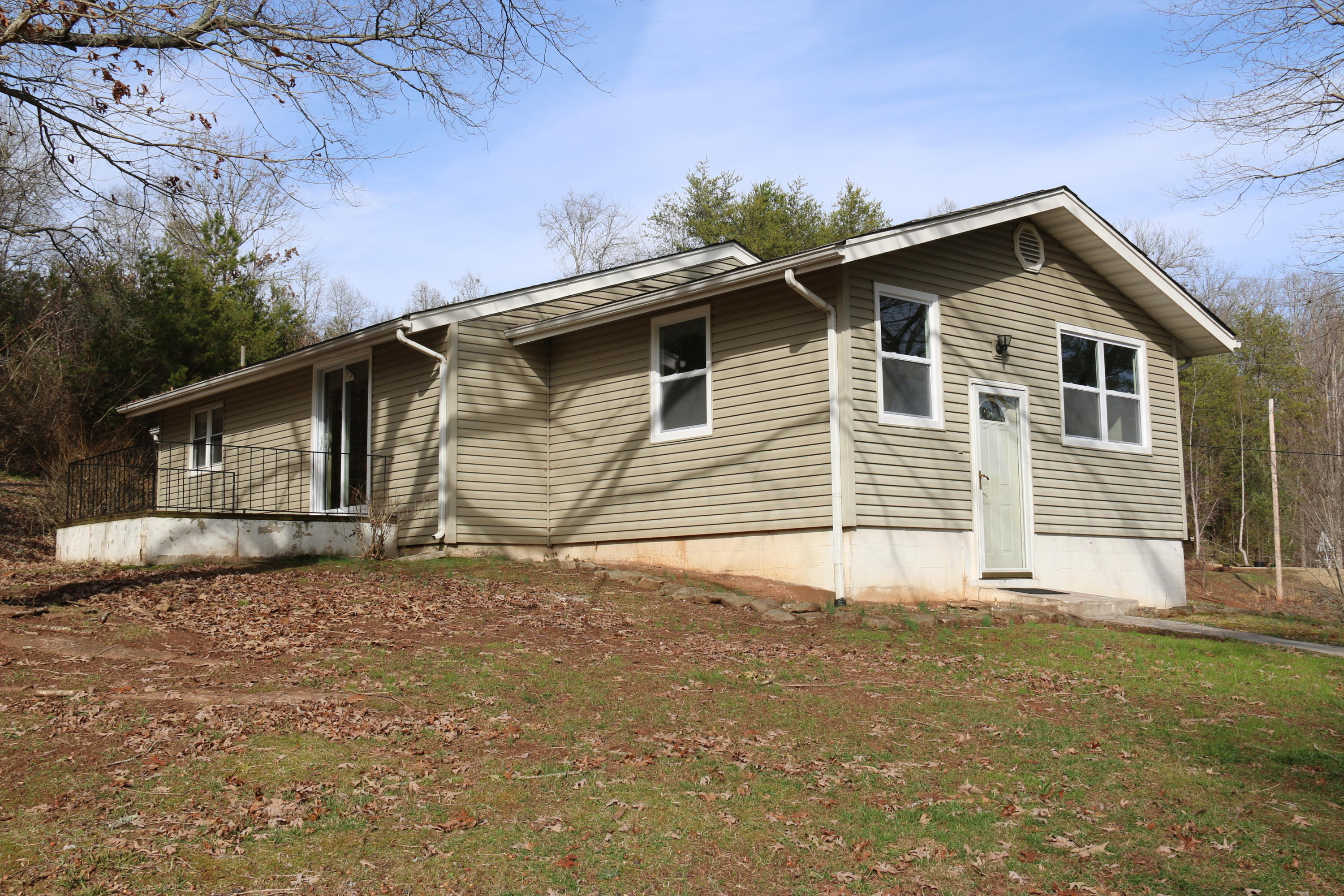 921 Deaderick Road Knoxville, TN 37920 - Photo 2 of 40 IMG_4054