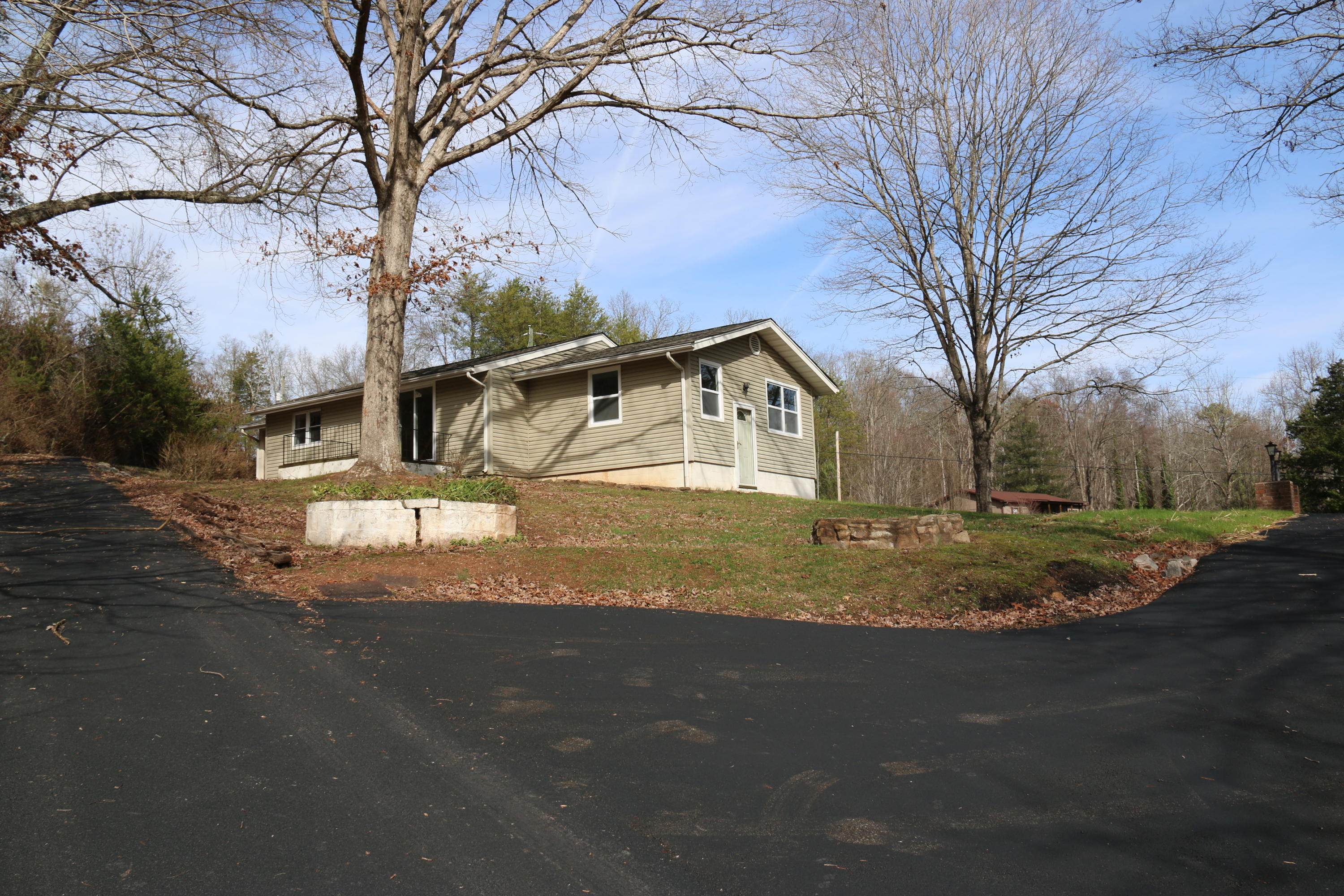 921 Deaderick Road Knoxville, TN 37920 - Photo 3 of 40 IMG_4044