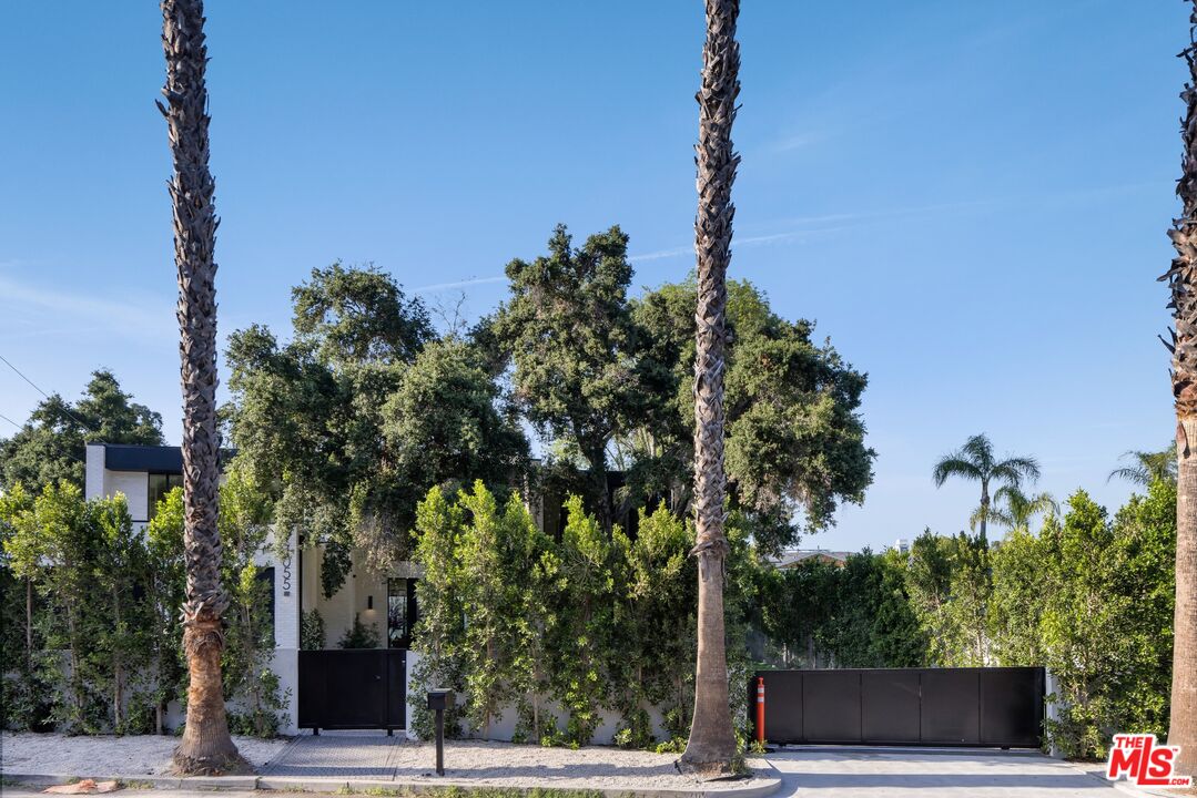 17055 Rancho Street Encino, CA 91316 - Photo 11 of 73