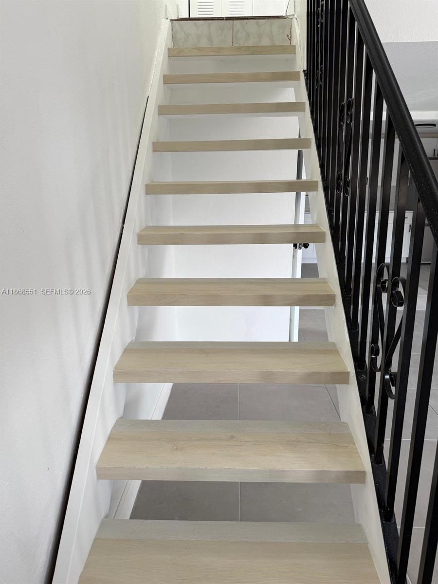 2291 West 53rd Place, Unit 2291 Hialeah, FL 33016 - Photo 7 of 11 a view of entryway