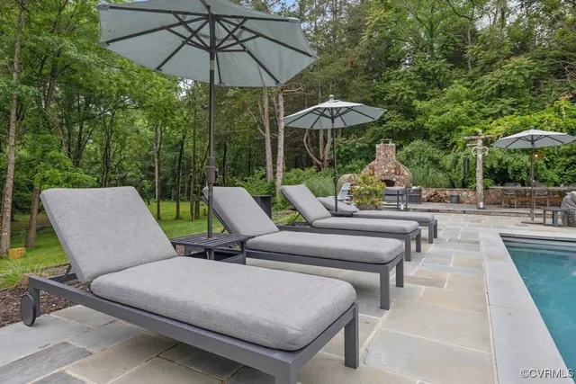 a view of an outdoor space with seating area