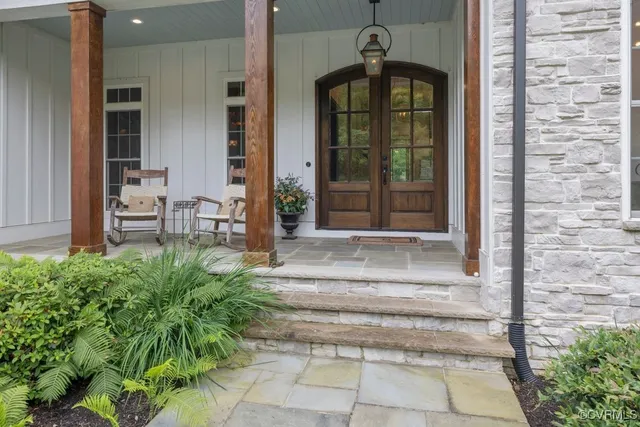 a house view with a outdoor space