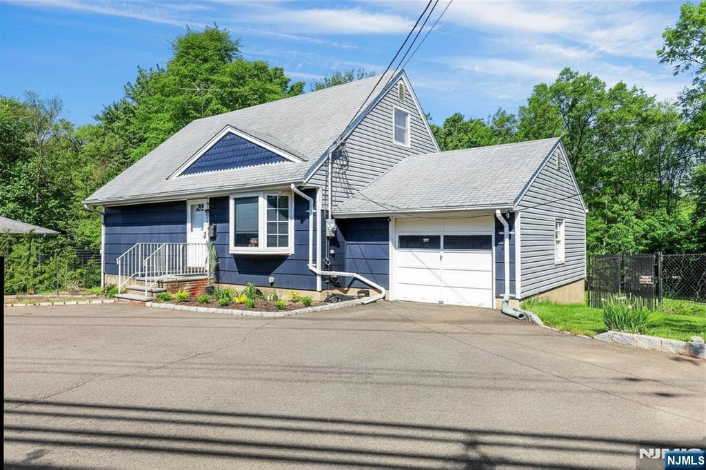 497 Tappan Road Norwood, NJ 07648 - Photo 2 of 33