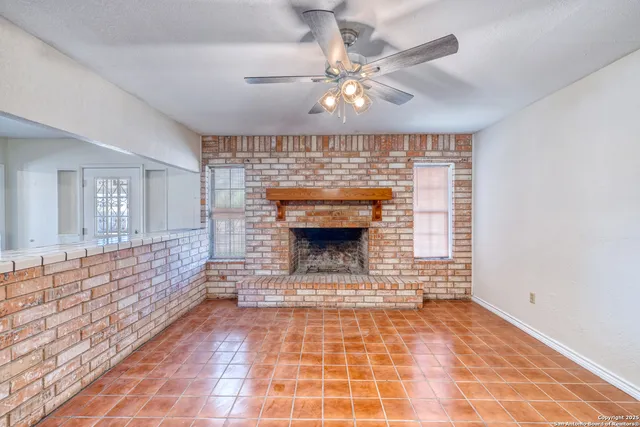 a view of entryway with a front door