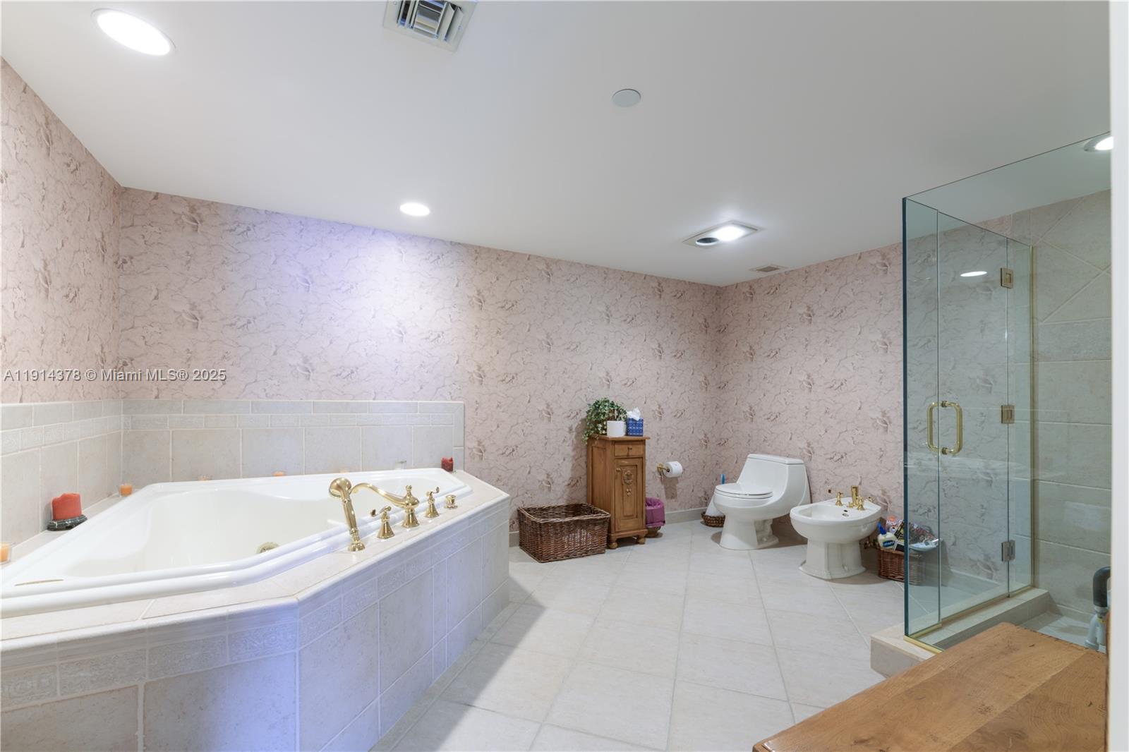 19670 South Beach Road, Unit PHB3 Tequesta, FL 33469 - Photo 23 of 38 a bathroom with a tub and a shower