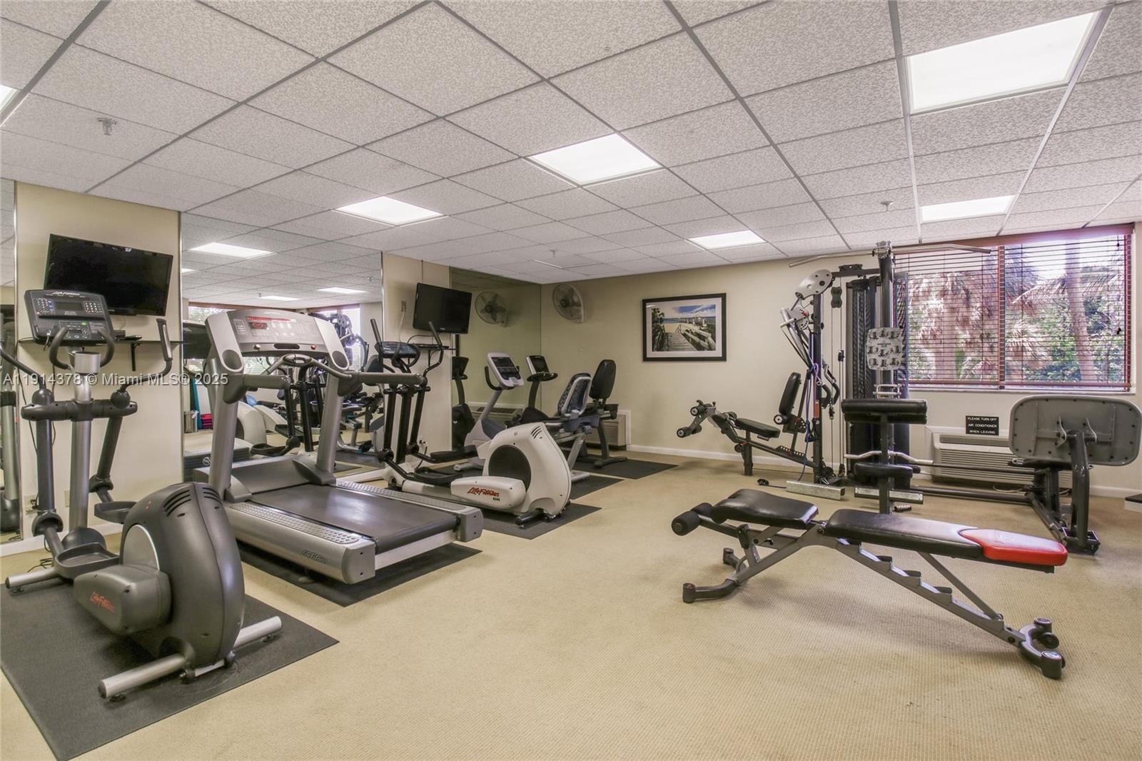 19670 South Beach Road, Unit PHB3 Tequesta, FL 33469 - Photo 34 of 38 a view of a room with gym equipment