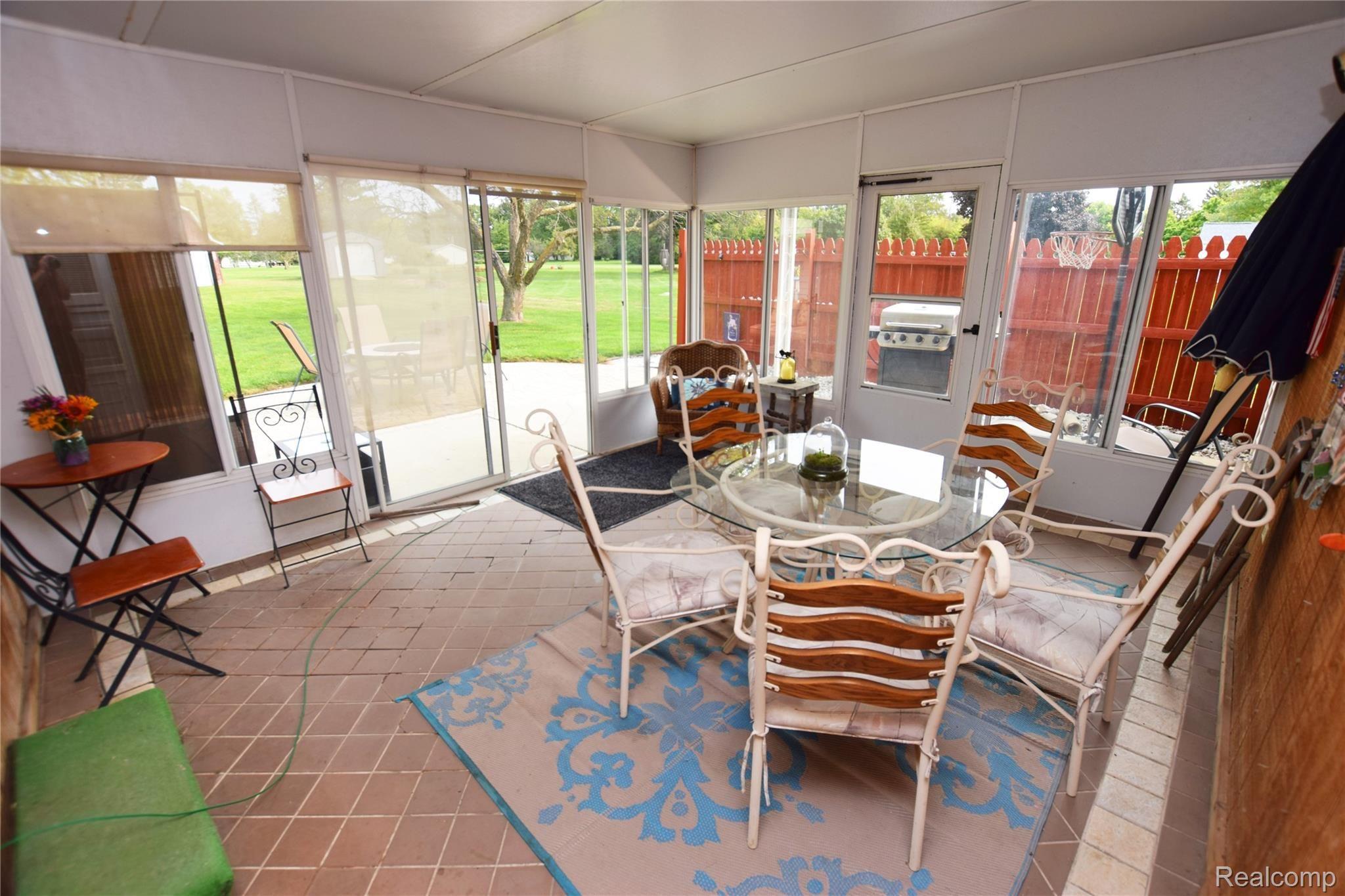 6083 Torrey Road Flint, MI 48507 - Photo 20 of 20 Sunroom.JPG