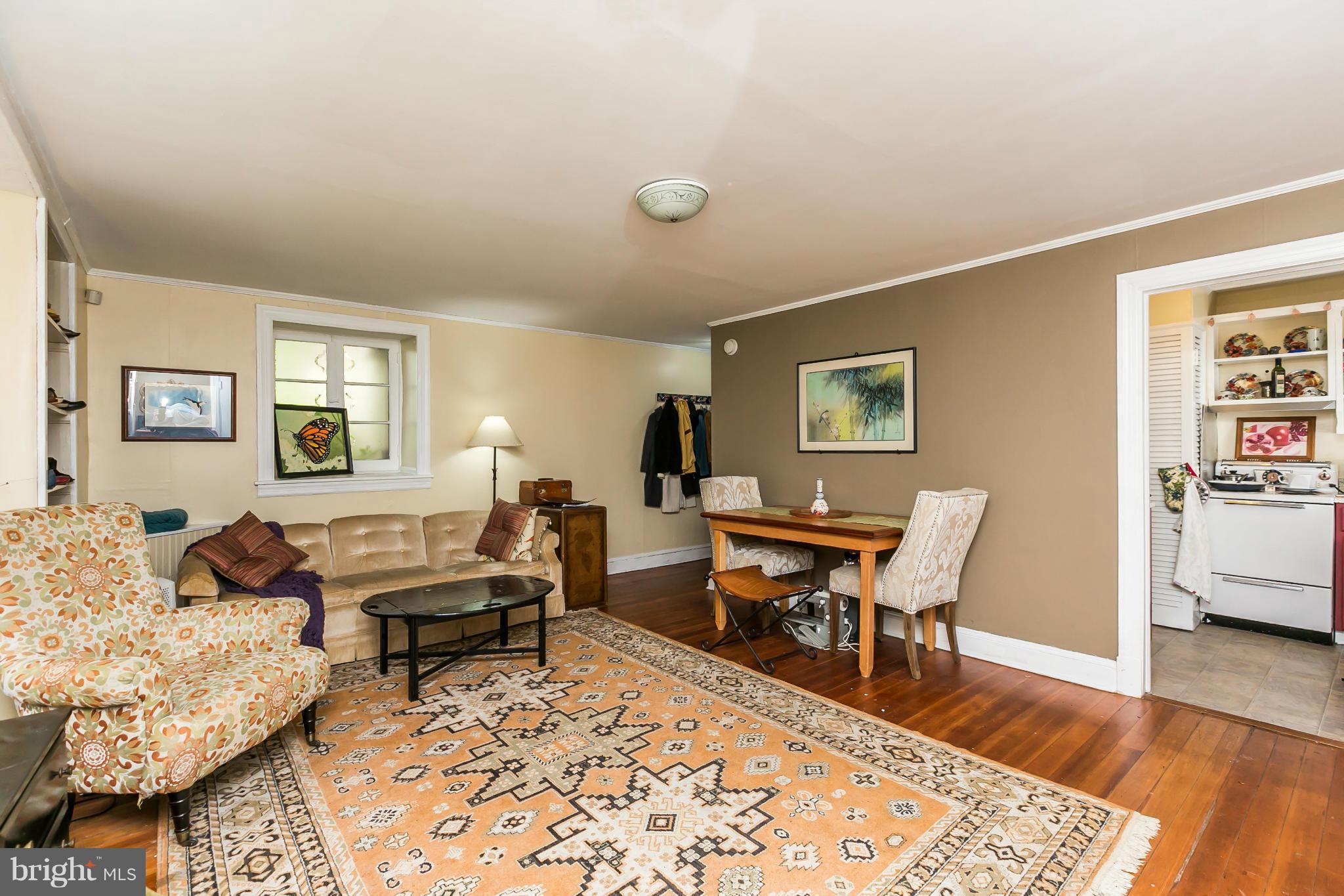 6 Elmwood Road Baltimore, MD 21210 - Photo 6 of 24 Living Room