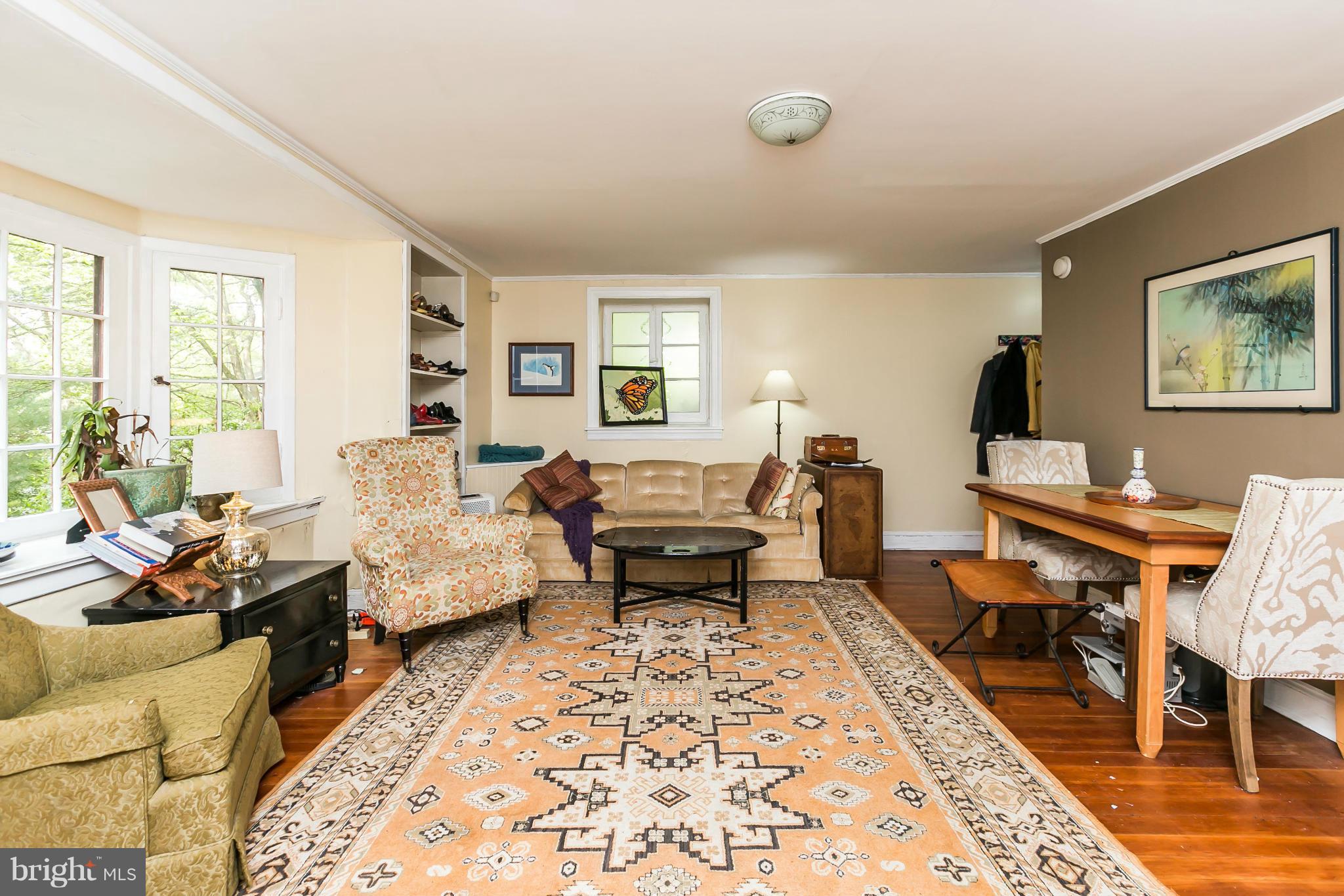 6 Elmwood Road Baltimore, MD 21210 - Photo 7 of 24 Living Room