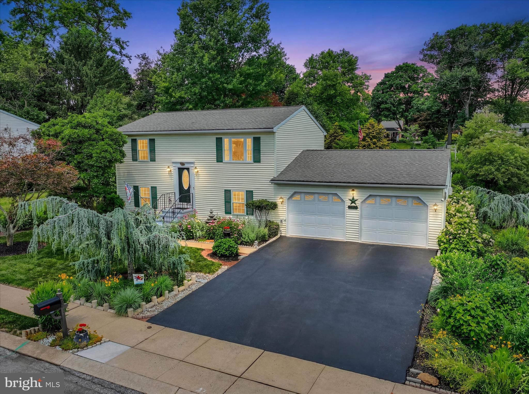 2437 Heather Road York, PA 17408 - Photo 1 of 44