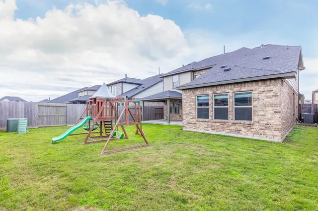 a view of a house with a backyard