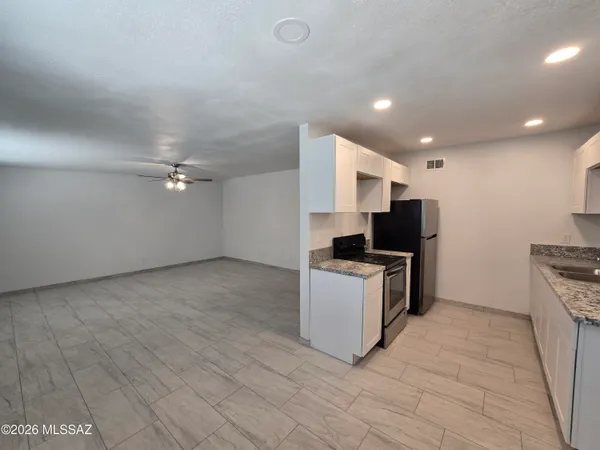 $1,300 | 511 North Iroquois Avenue, Unit B, Tucson, AZ 85745