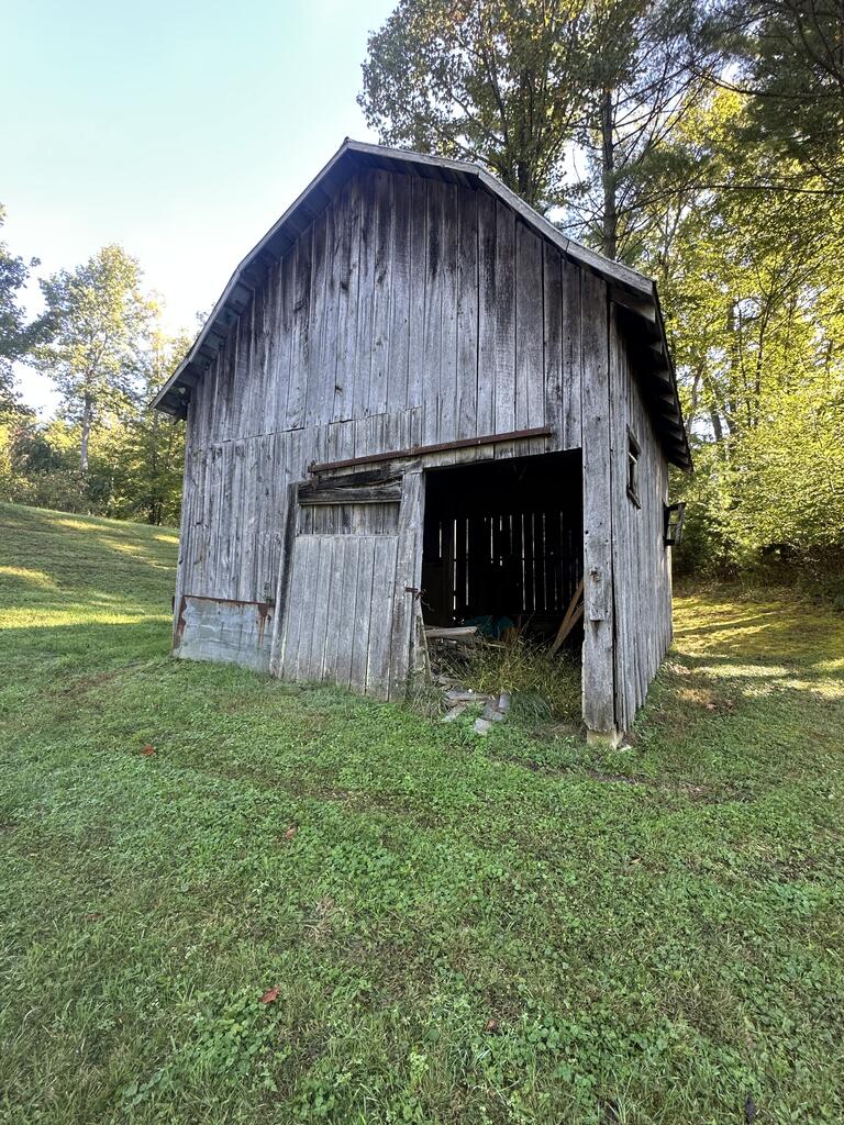 8699 Pipers Gap Road Galax, VA 24333 - Photo 26 of 31 Gallery Image 26