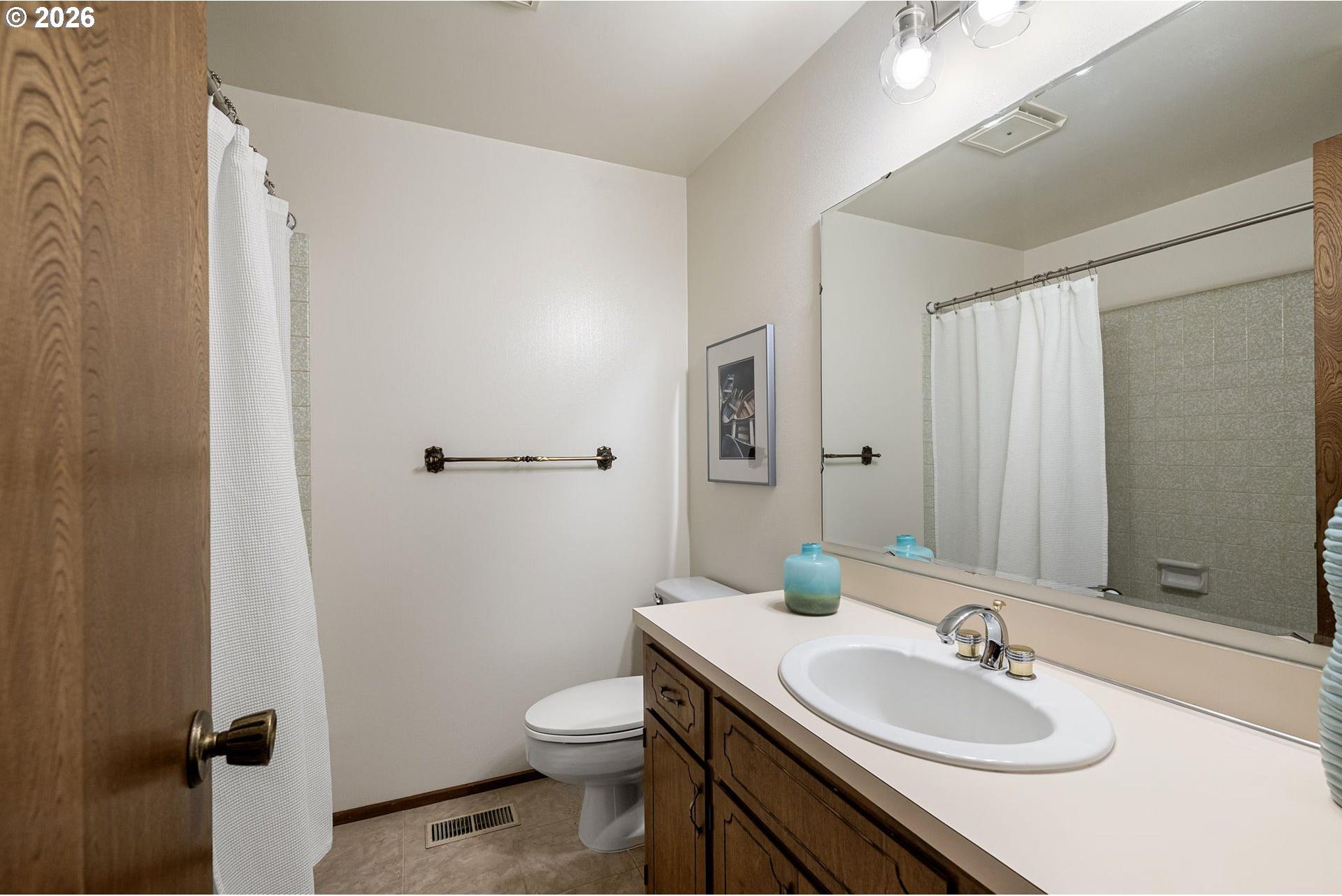2184 Loch Drive Springfield, OR 97477 - Photo 32 of 47 Bathroom
