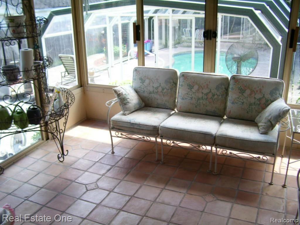 1533 Crooks Road Royal Oak, MI 48067 - Photo 16 of 30 100_1040.jpg