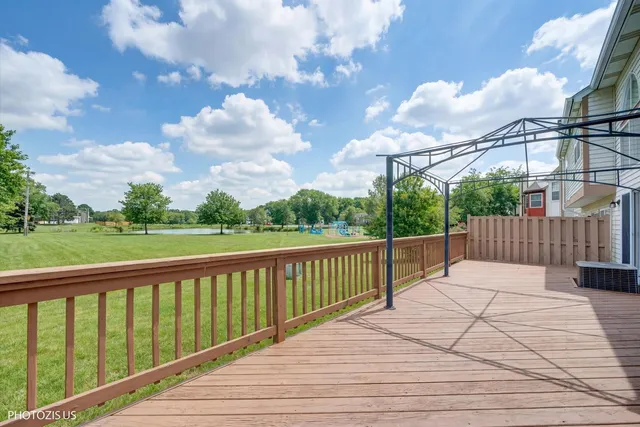 $359,000 | 526 Ascot Lane, Streamwood, IL 60107