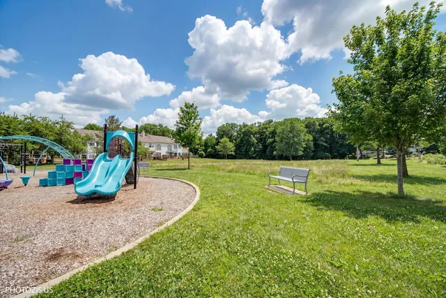 $359,000 | 526 Ascot Lane, Streamwood, IL 60107