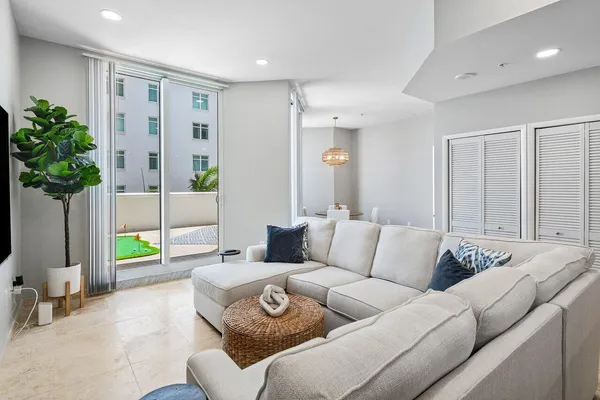 $4,000 | 255 Evernia Street, Unit 306, West Palm Beach, FL 33401