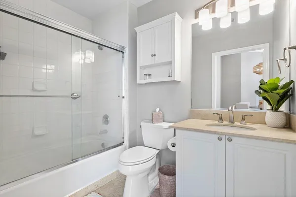 $4,000 | 255 Evernia Street, Unit 306, West Palm Beach, FL 33401