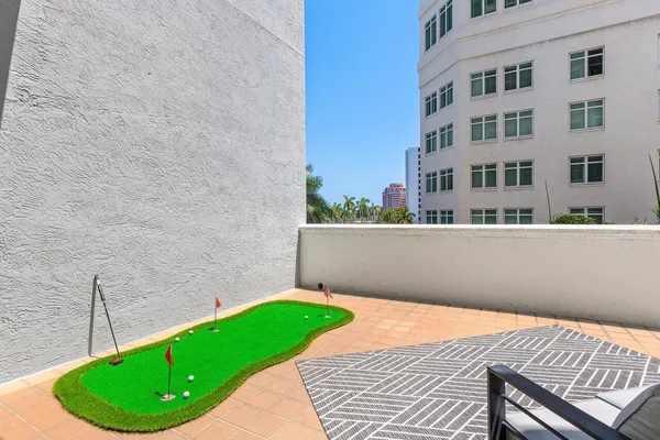 $4,000 | 255 Evernia Street, Unit 306, West Palm Beach, FL 33401