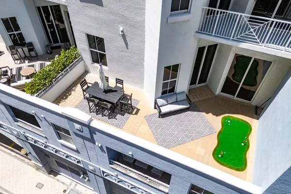 $4,000 | 255 Evernia Street, Unit 306, West Palm Beach, FL 33401