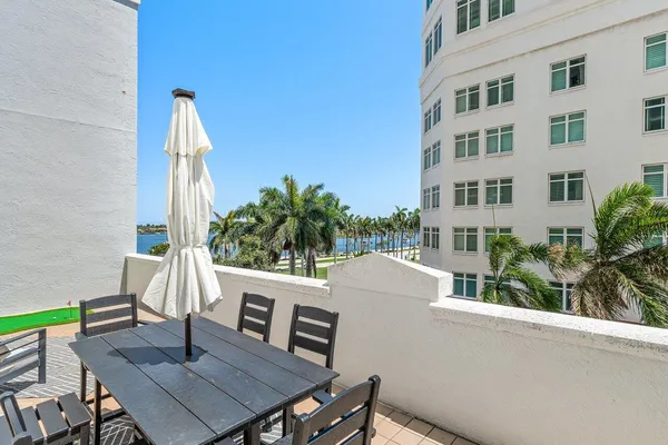 $4,000 | 255 Evernia Street, Unit 306, West Palm Beach, FL 33401