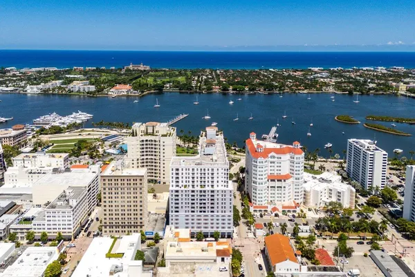 $4,000 | 255 Evernia Street, Unit 306, West Palm Beach, FL 33401