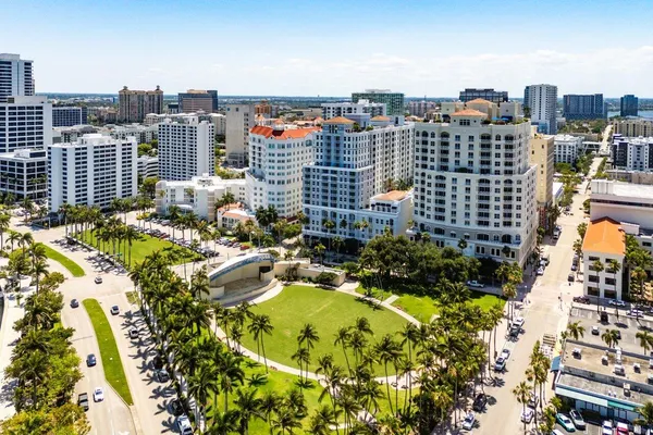 $4,000 | 255 Evernia Street, Unit 306, West Palm Beach, FL 33401