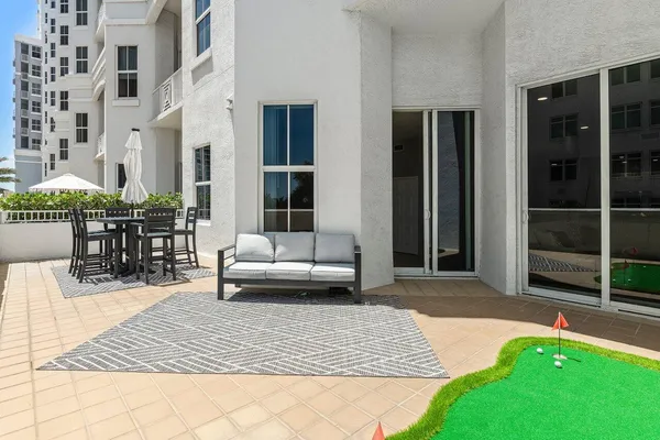 $4,000 | 255 Evernia Street, Unit 306, West Palm Beach, FL 33401