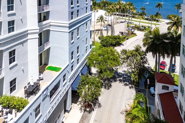 $4,000 | 255 Evernia Street, Unit 306, West Palm Beach, FL 33401