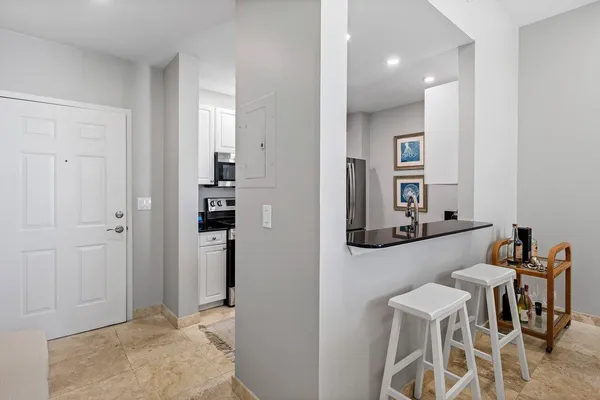 $4,000 | 255 Evernia Street, Unit 306, West Palm Beach, FL 33401