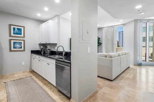 $4,000 | 255 Evernia Street, Unit 306, West Palm Beach, FL 33401