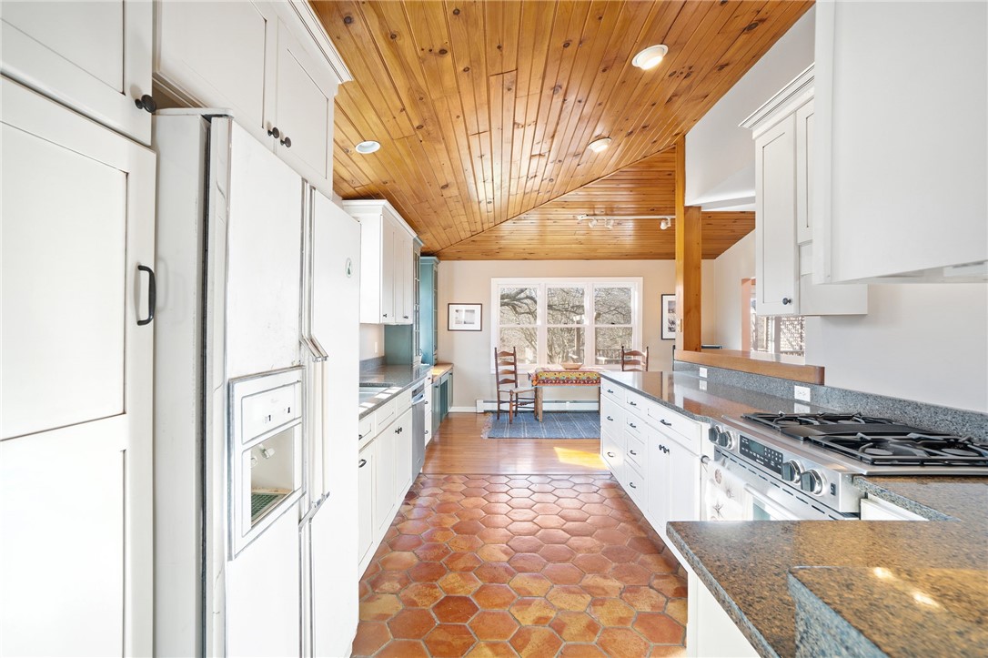 1304 Old Mill Road Block Island, RI 02807 - Photo 10 of 44