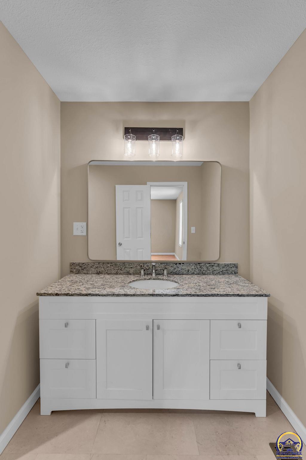 8011 Southeast Croco Road Berryton, KS 66409 - Photo 16 of 50